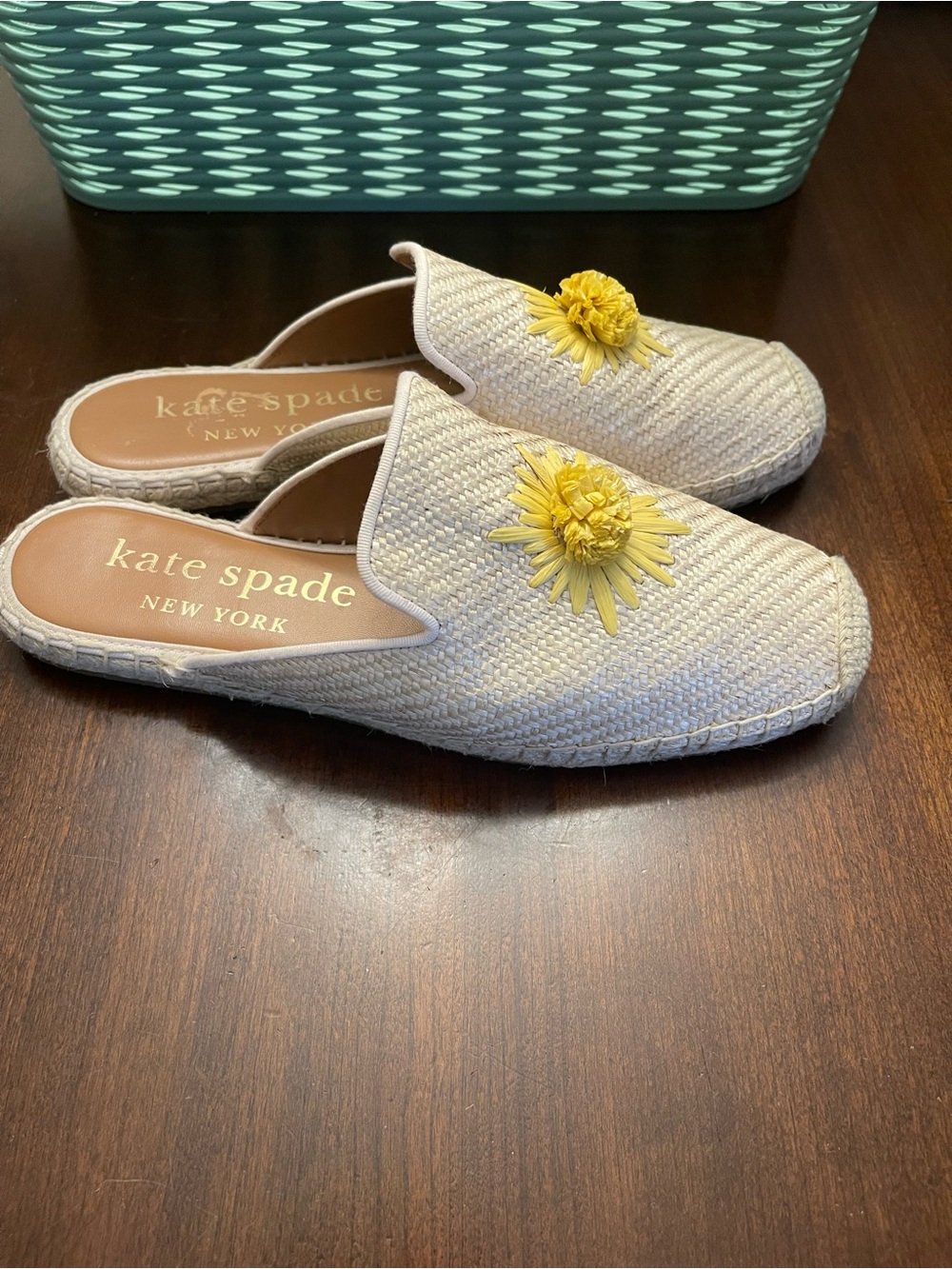 kate spade Natural Raffia Slip-On Mules with Yellow Flower Accent Size 8 - Picture 4 of 11